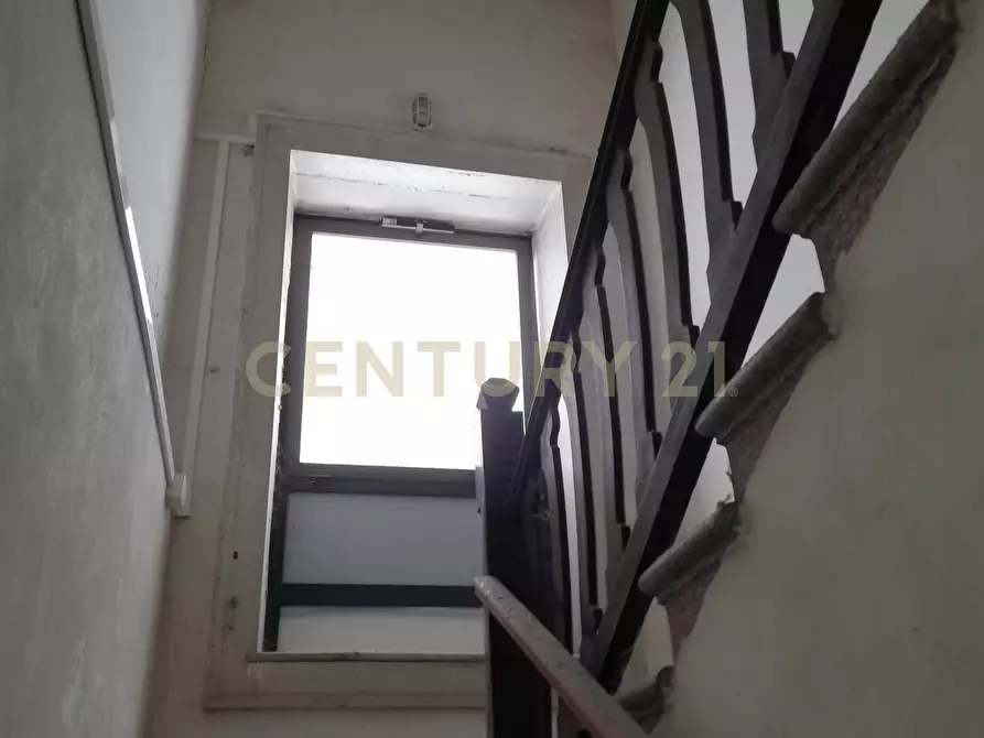 Immagine 12 di Palazzo in vendita  in Viale Regina Margherita 27 a Messina