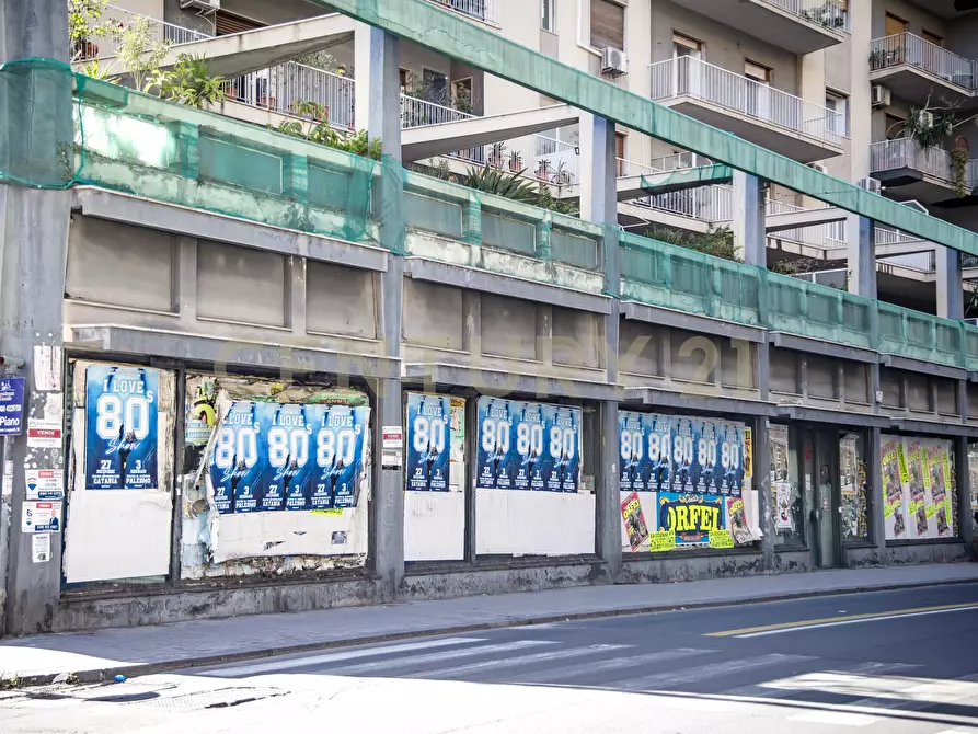 Immagine 21 di Locale commerciale in vendita  in Via Milano 93 a Catania