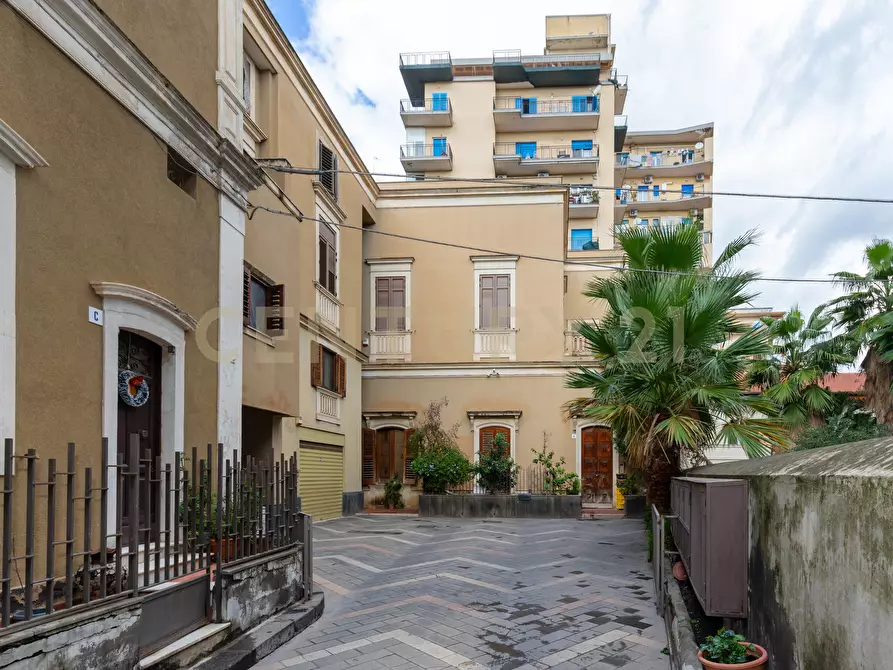 Immagine 8 di Palazzo in affitto  in Viale Regina Margherita 16 a Catania
