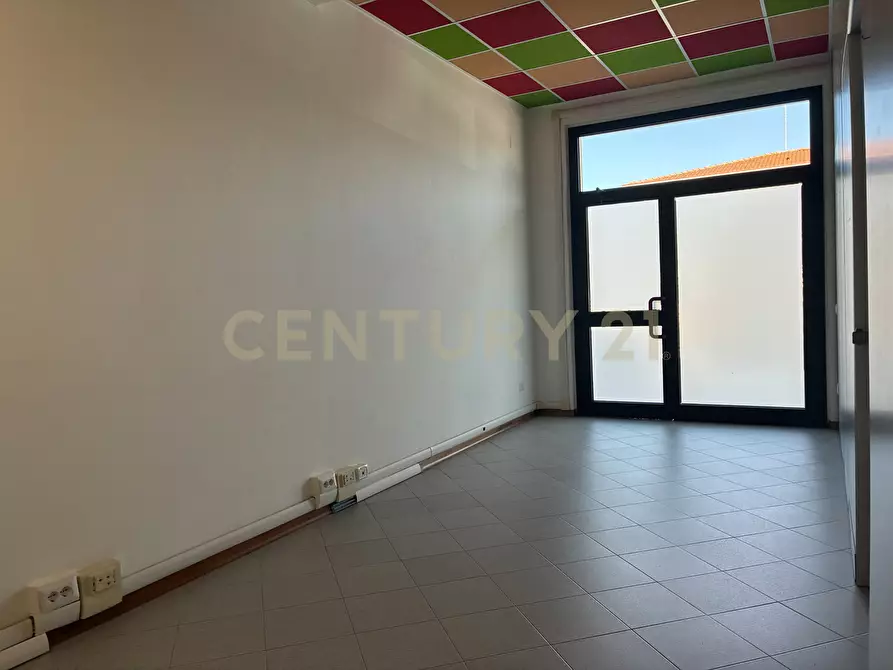 Immagine 4 di Locale commerciale in vendita  in Via della Pace 50 a Orbetello