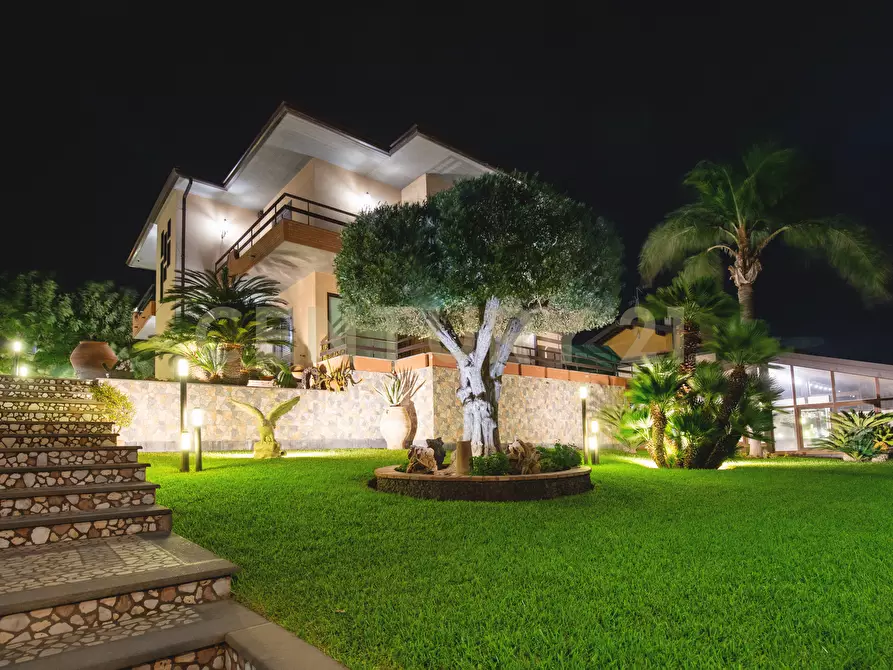 Immagine 97 di Villa in vendita  in Via Salemi 19 a Mascalucia