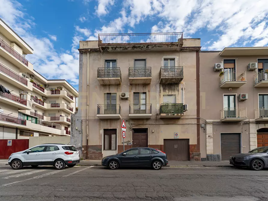 Immagine 1 di Trilocale in vendita  in VIA DELLE MEDAGLIE D'ORO 66 a Catania