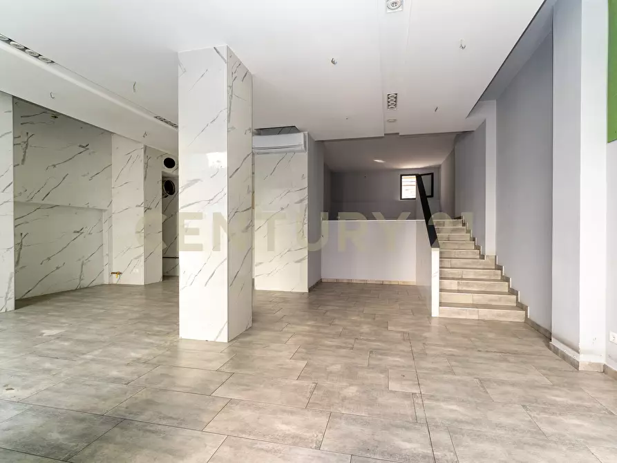 Immagine 10 di Locale commerciale in vendita  in Via Mario Sangiorgi 56 a Catania