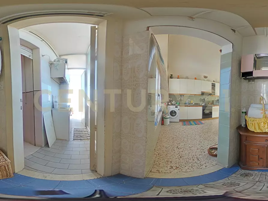 Immagine 43 di Pentalocale in vendita  in Via Messina 523 a Catania