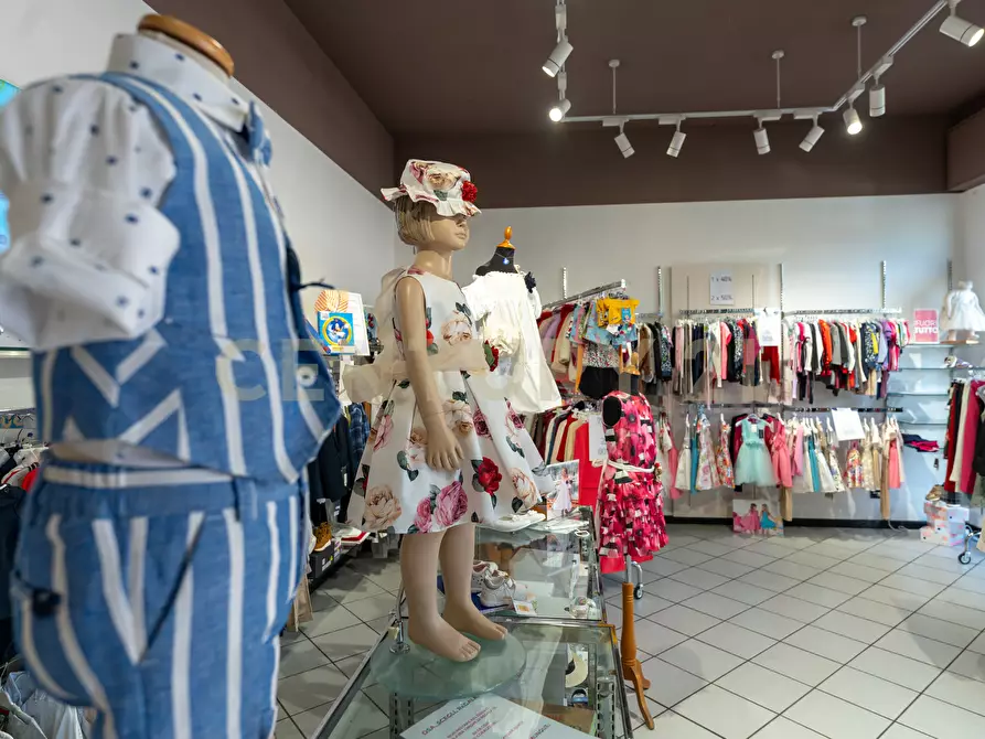 Immagine 9 di Attività commerciale in vendita  in Via Vittorio Emanuele 214 a Belpasso