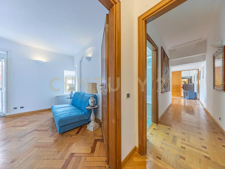 Immagine 45 di Pentalocale in vendita  in Via della Croce 71 a Roma