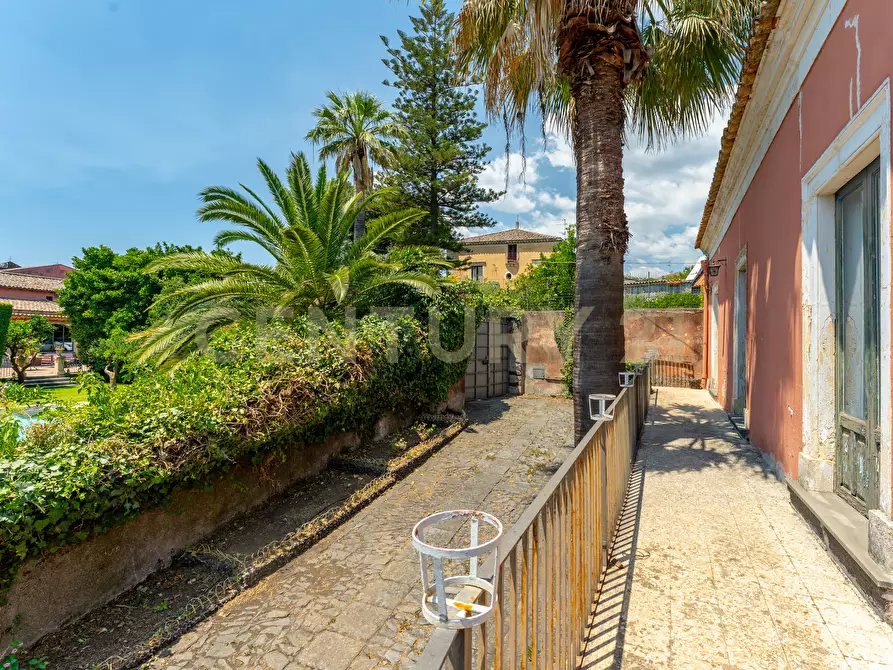 Immagine 12 di Villa in vendita  in Piazza F. M. Scuderi 7 a Viagrande