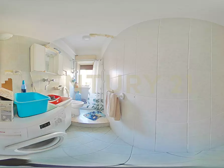 Immagine 48 di Pentalocale in vendita  in Via Fratelli Bandiera 13 a Gravina Di Catania