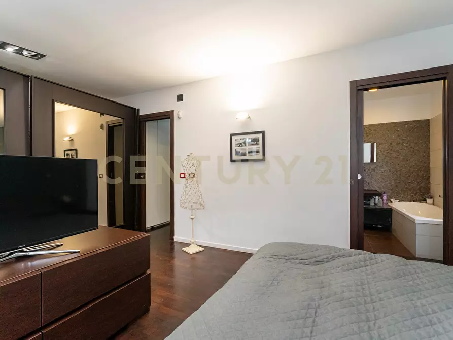 Immagine 50 di Attico in vendita  in Via Maria Gianni 85 a Catania