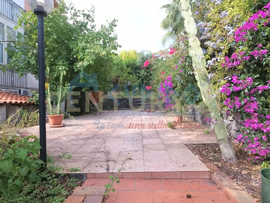Immagine 14 di Villa in vendita  in Via Livorno 97 a Aci Castello