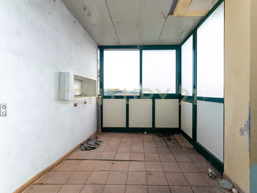 Immagine 47 di Showroom in vendita  in Via delle Scuole 1 a Aci Castello