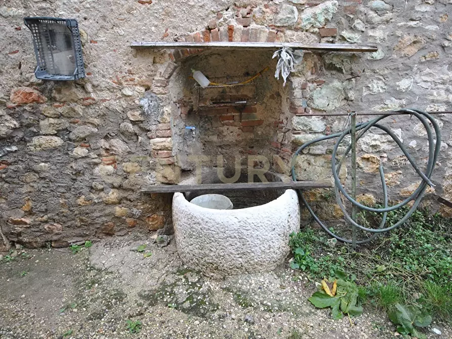 Immagine 9 di Rustico / casale in vendita  in Via Squaranto 6 a Verona