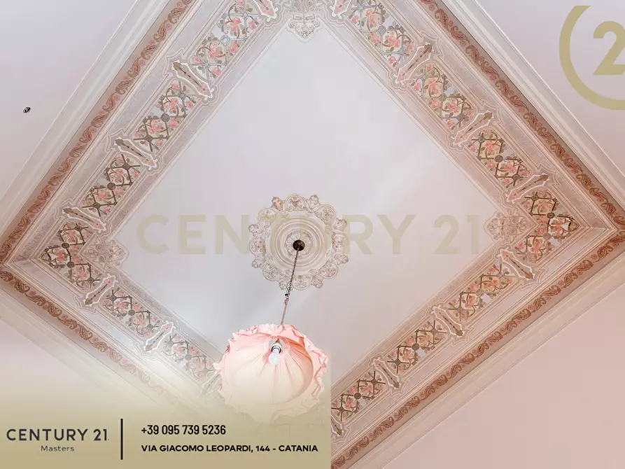 Immagine 93 di Pentalocale in vendita  in Via Etnea 196 a Catania