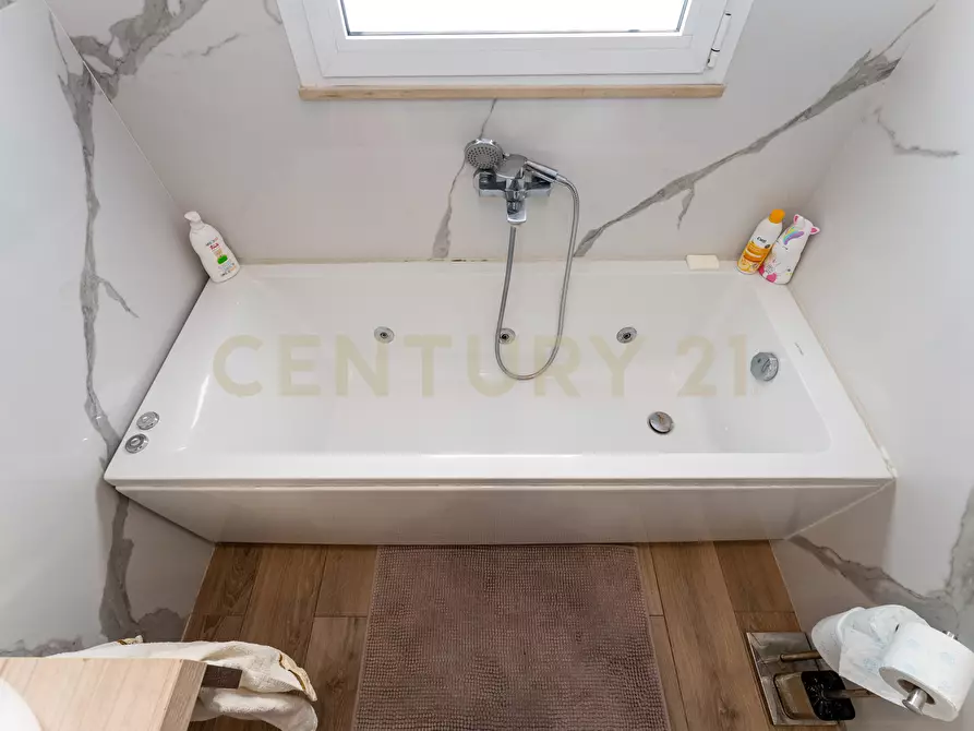 Immagine 41 di Pentalocale in vendita  in Via Lo Jacono Francesco 53 a Sant'agata Li Battiati