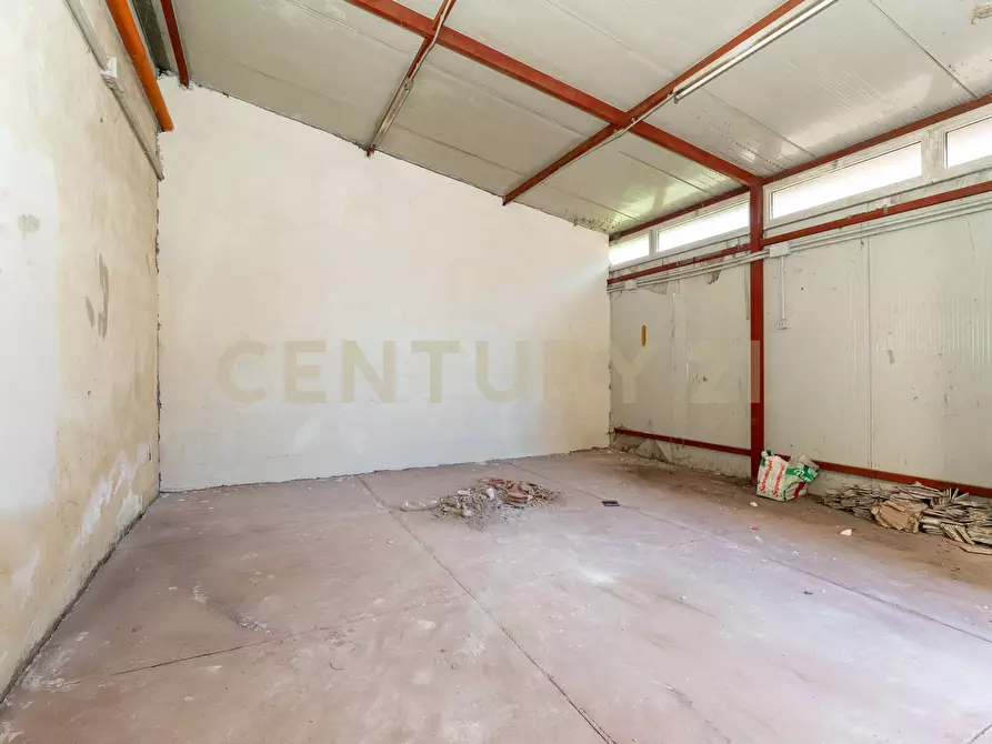 Immagine 14 di Garage in vendita  in Via Antonio de Curtis 27 a Misterbianco