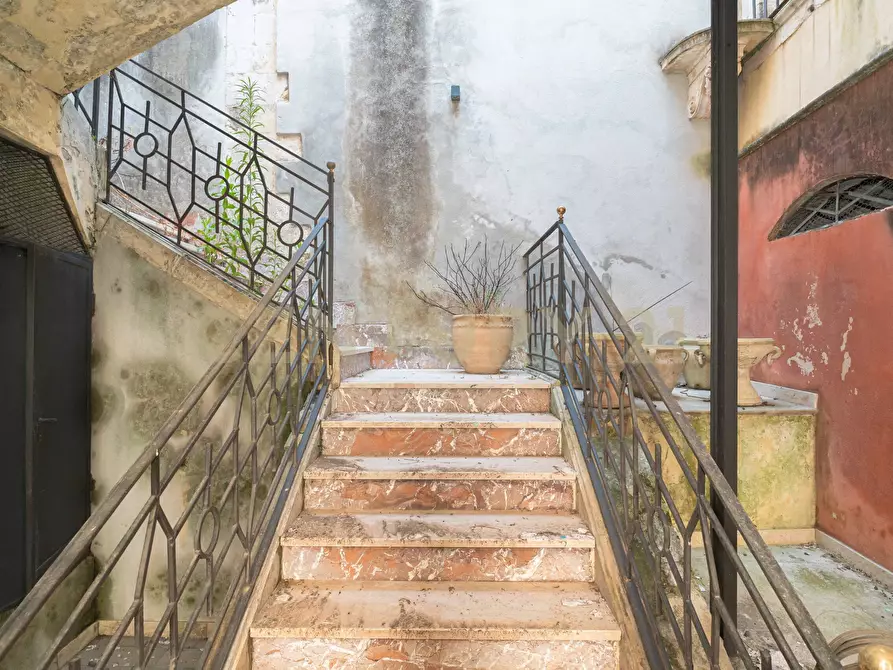 Immagine 28 di Palazzo in vendita  in Via Orologio 3-6 a Palazzolo Acreide