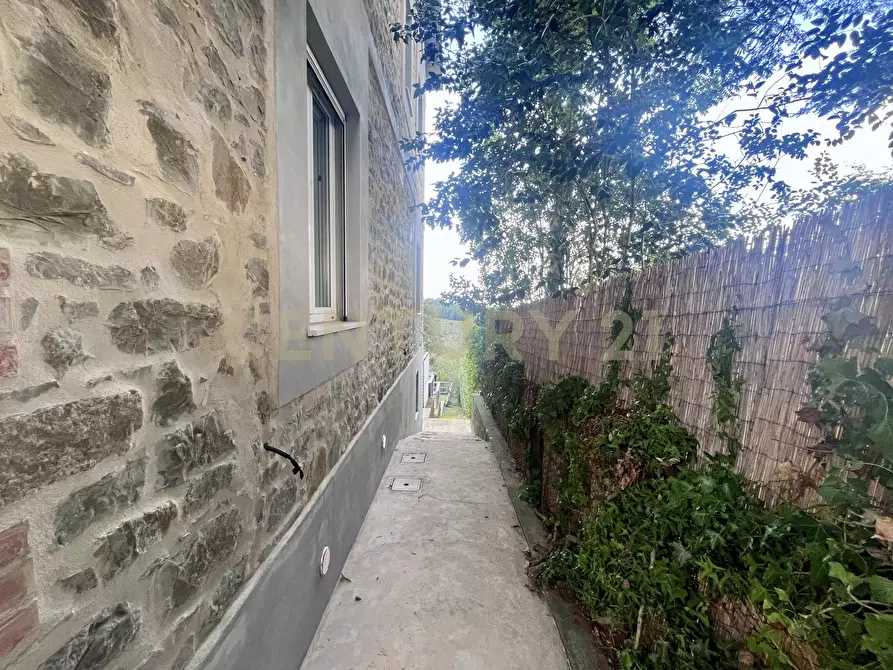 Immagine 15 di Villa in vendita  in Piazza Barbana 35 a Scansano