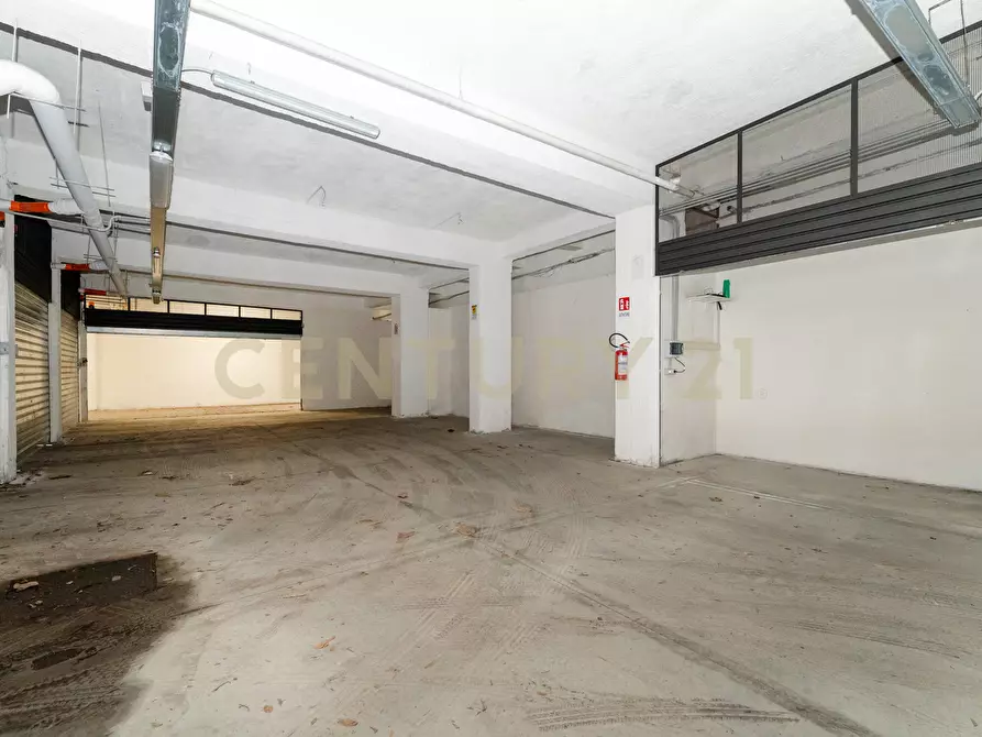 Immagine 24 di Garage in vendita  in Viale Artale Alagona 27 a Catania