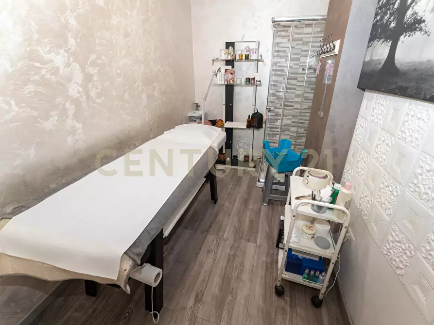 Immagine 31 di Locale commerciale in vendita  in Via del Bosco 163 a Catania