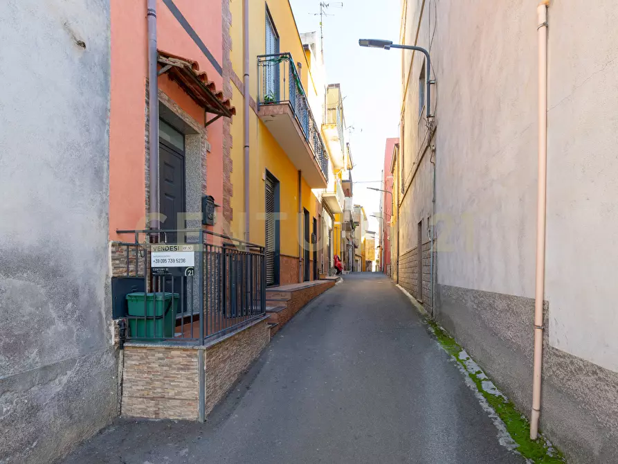 Immagine 5 di Casa indipendente in vendita  in Via Carnazza 1 a Adrano