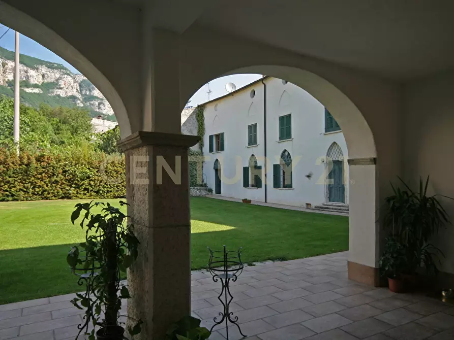 Immagine 8 di Villa in vendita  in Via Adige 25 a Brentino Belluno