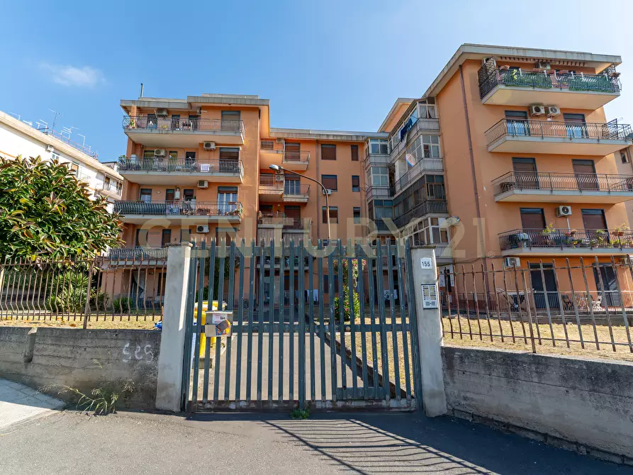 Immagine 2 di Pentalocale in vendita  in Via Carrubella 155 a Gravina Di Catania