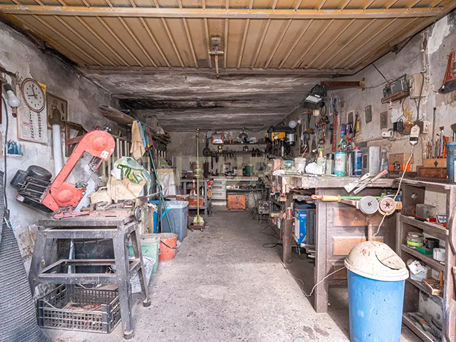 Immagine 26 di Pentalocale in vendita  in Via Pulei 49A a Mascalucia