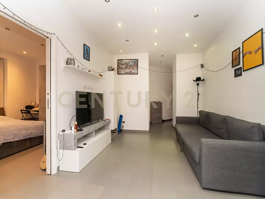 Immagine 10 di Bilocale in vendita  in Via Livorno 101 a Aci Castello