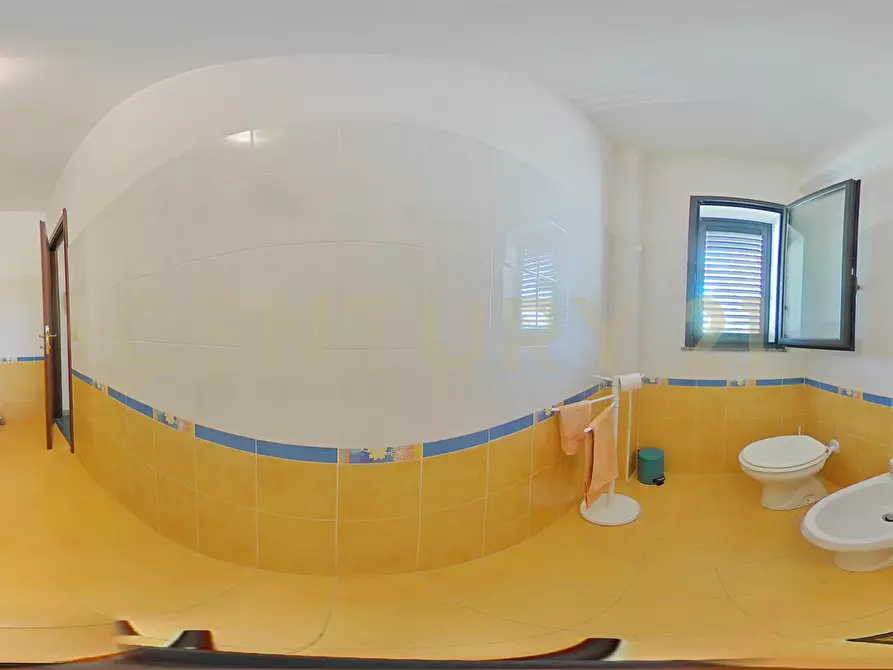 Immagine 43 di Trilocale in vendita  in Via Spiaggia 306 a Catania