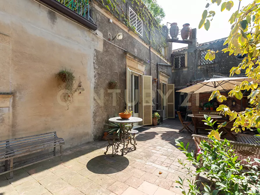 Immagine 27 di Villa in vendita  in Via Pulei 25 a Mascalucia