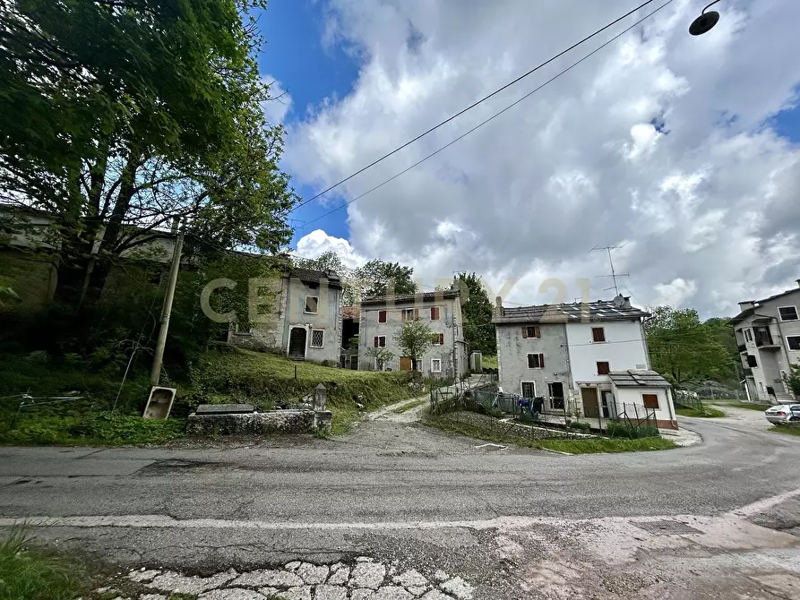 Immagine 17 di Rustico / casale in vendita  in Contrada Tezze a Velo Veronese
