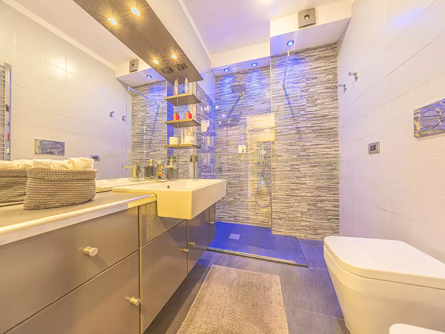 Immagine 18 di Villetta a schiera in vendita  in Via Cassia 1530 a Roma