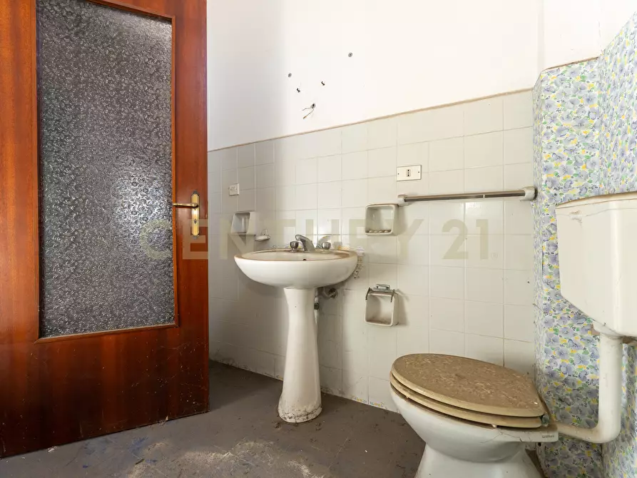 Immagine 12 di Palazzo in vendita  in Via Sebastiano Catania 284 a Catania