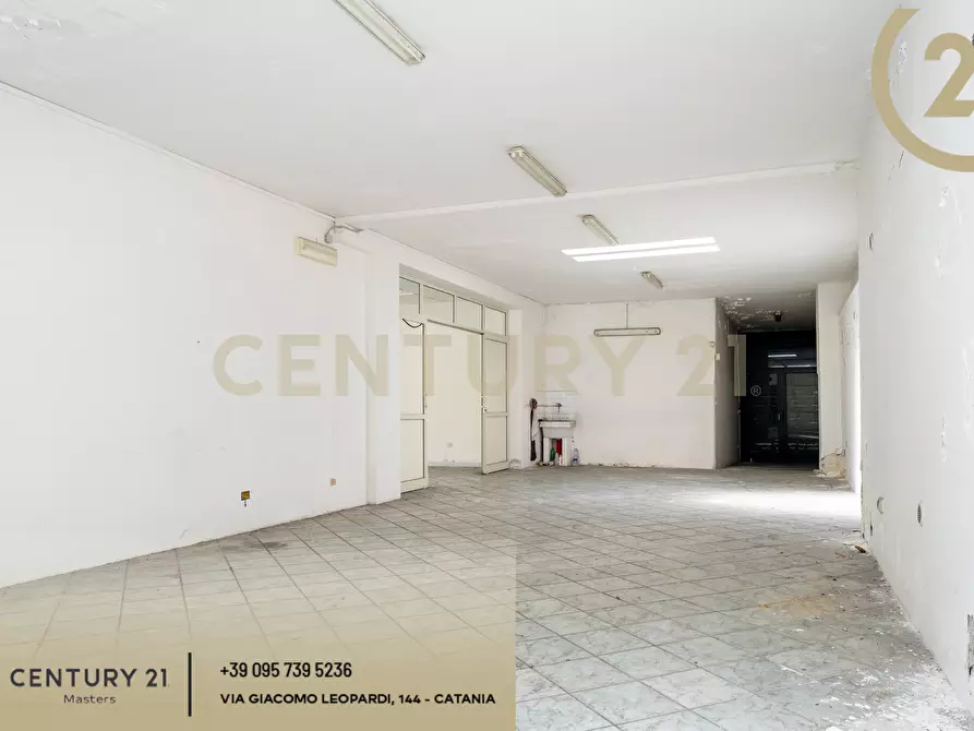 Immagine 15 di Locale commerciale in vendita  in Via Duca Degli Abruzzi 231 a Catania