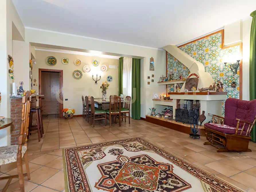 Immagine 59 di Villa in vendita  in Via Salemi 19 a Mascalucia