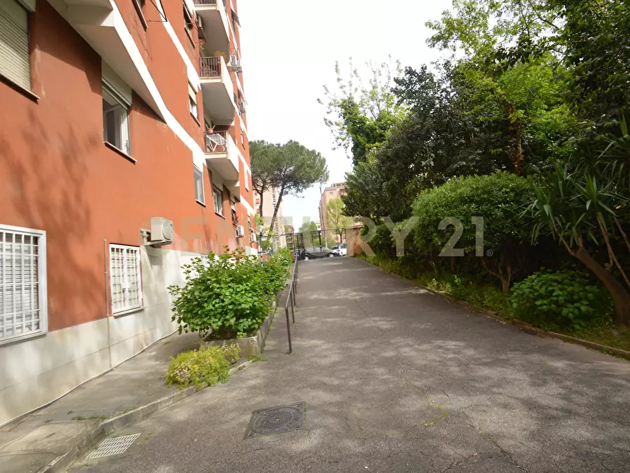 Immagine 4 di Pentalocale in vendita  a Roma