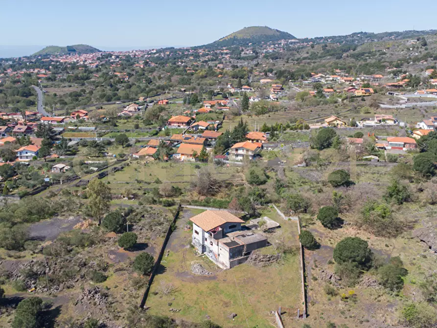 Immagine 5 di Palazzo in vendita  in Via dell'Aria snc a Pedara