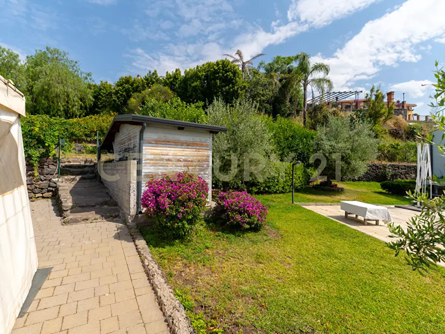 Immagine 19 di Villa in vendita  in Via Dietro Serra 2 a Viagrande