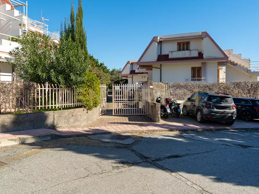 Immagine 47 di Bilocale in vendita  in Via Nazionale 74 bis a Letojanni