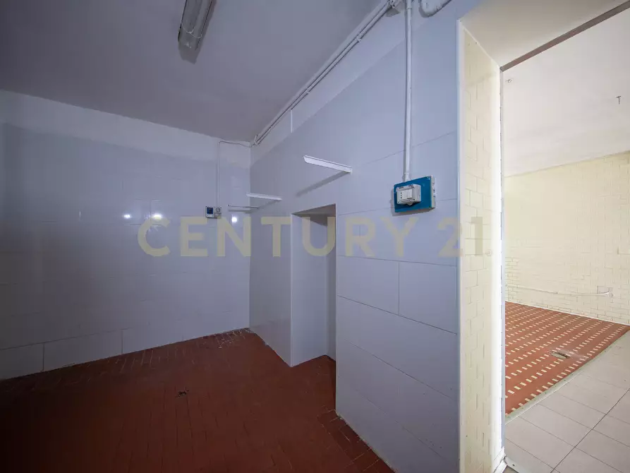 Immagine 18 di Locale commerciale in vendita  in Via Nemorense 19 a Nemi