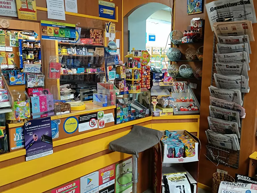 Immagine 3 di Tabaccheria in vendita  in Via Dafnica 104 a Acireale