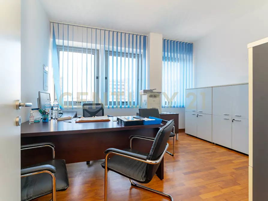 Immagine 38 di Pentalocale in vendita  in Corso Sicilia 64 a Catania