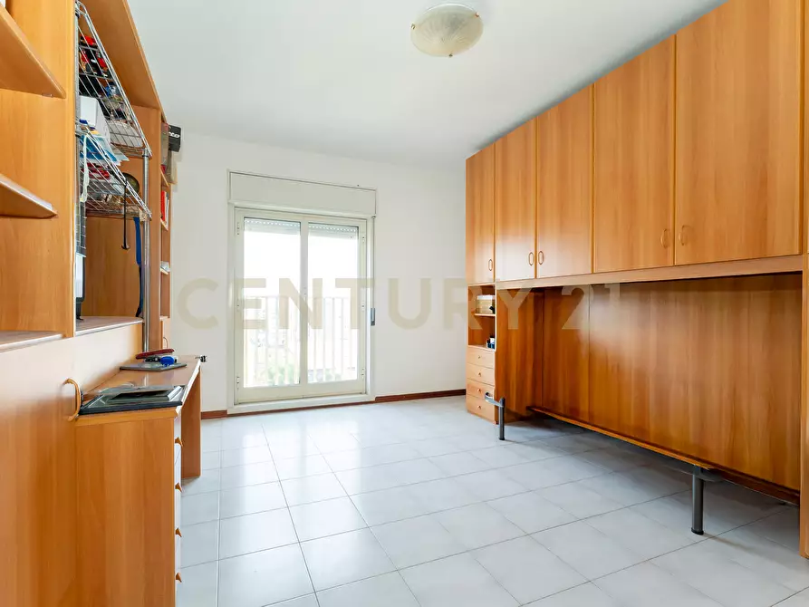 Immagine 29 di Quadrilocale in vendita  in Viale Librino 1 a Catania