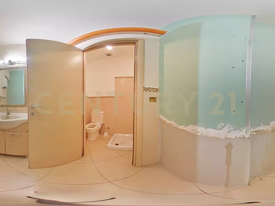 Immagine 20 di Locale commerciale in affitto  in viale Regina Margherita 19 a Catania