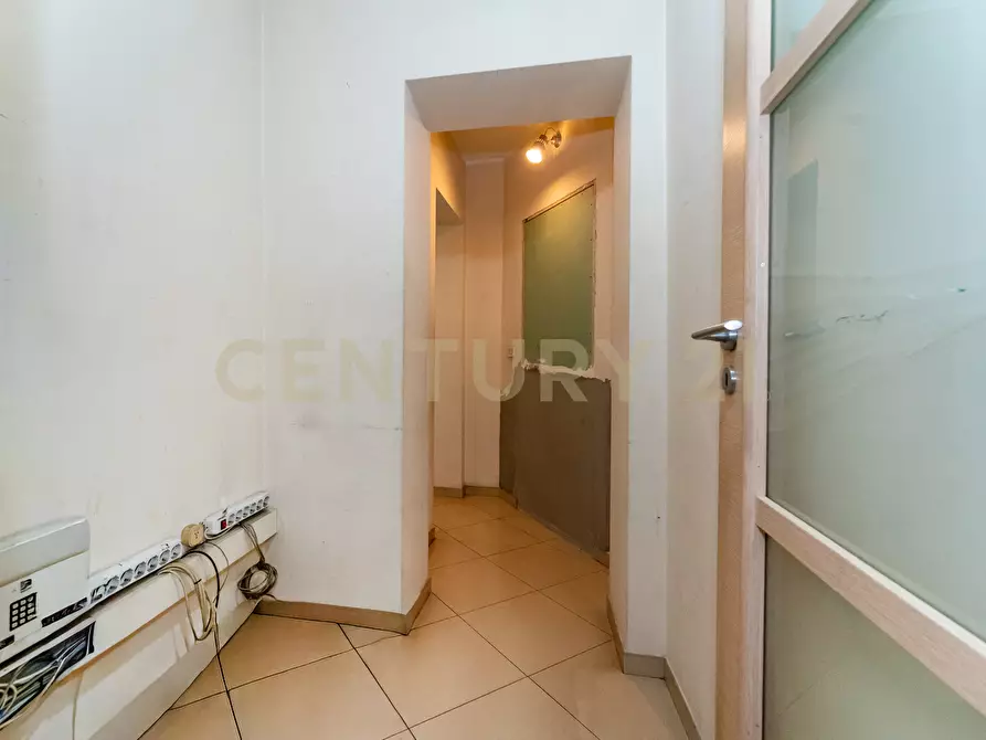 Immagine 65 di Locale commerciale in affitto  in viale Regina Margherita 19 a Catania