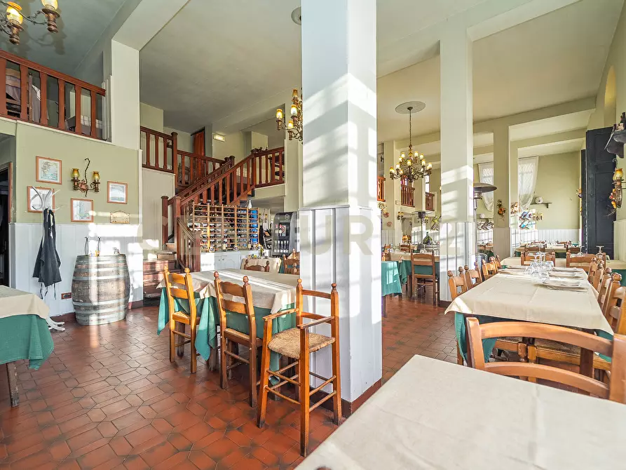 Immagine 24 di Locale commerciale in vendita  in Via Nemorense 17 a Nemi