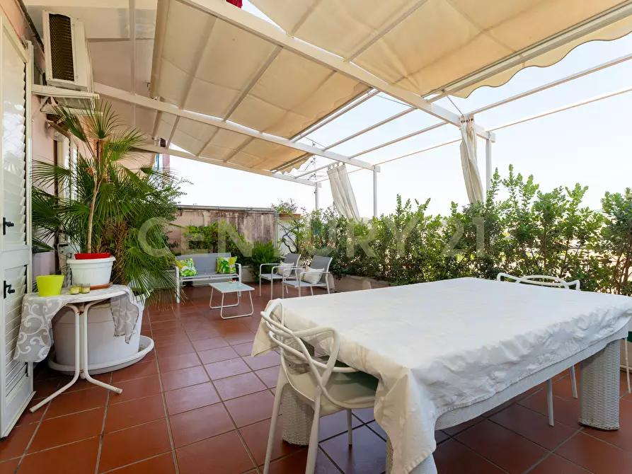 Immagine 13 di Pentalocale in vendita  in Via Salvatore Vigo 106 a Acireale