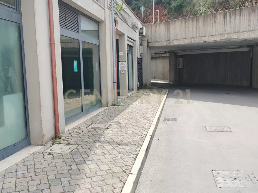 Immagine 13 di Locale commerciale in vendita  in Piazza Primo Wongher 17 a Monte Argentario