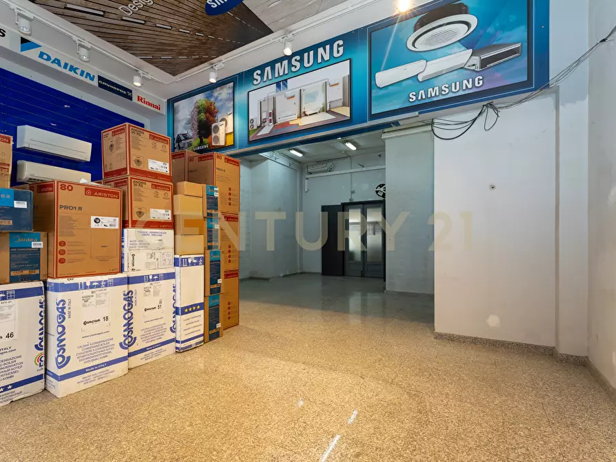 Immagine 8 di Locale commerciale in vendita  in Via Firenze 205 a Aci Castello