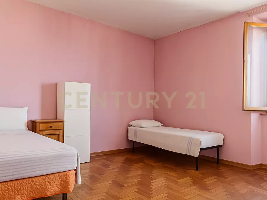 Immagine 12 di Pentalocale in vendita  in via primo maggio 24 a Abbadia San Salvatore